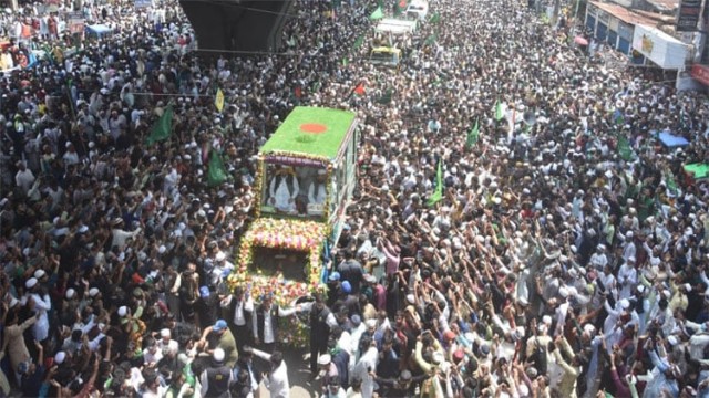 ঈদে মিলাদুন্নবী’র শোভাযাত্রায় চট্টগ্রামে জনস্রোত